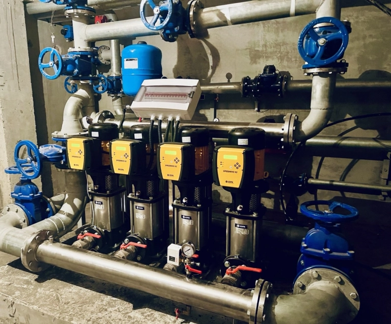 Pumping equipment with control modules and pressure gauges